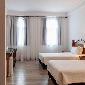 Quarto twin de solteiro delux